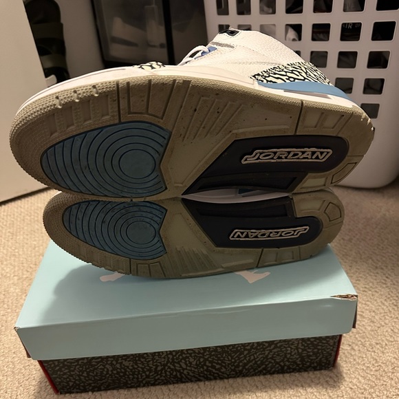 Athletic_Shoes